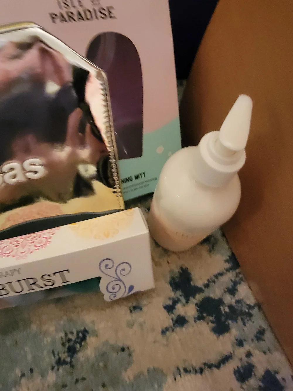 A Box Full Of Many High End Facial Items & Women's 8 Piece White Makeup Brushes